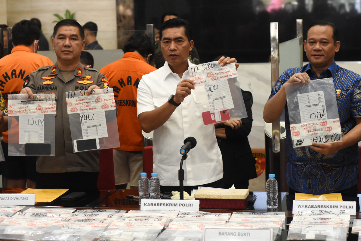 Konferensi pers tindak pidana Ilegal Akses IMEI di Kementerian Perindustrian.