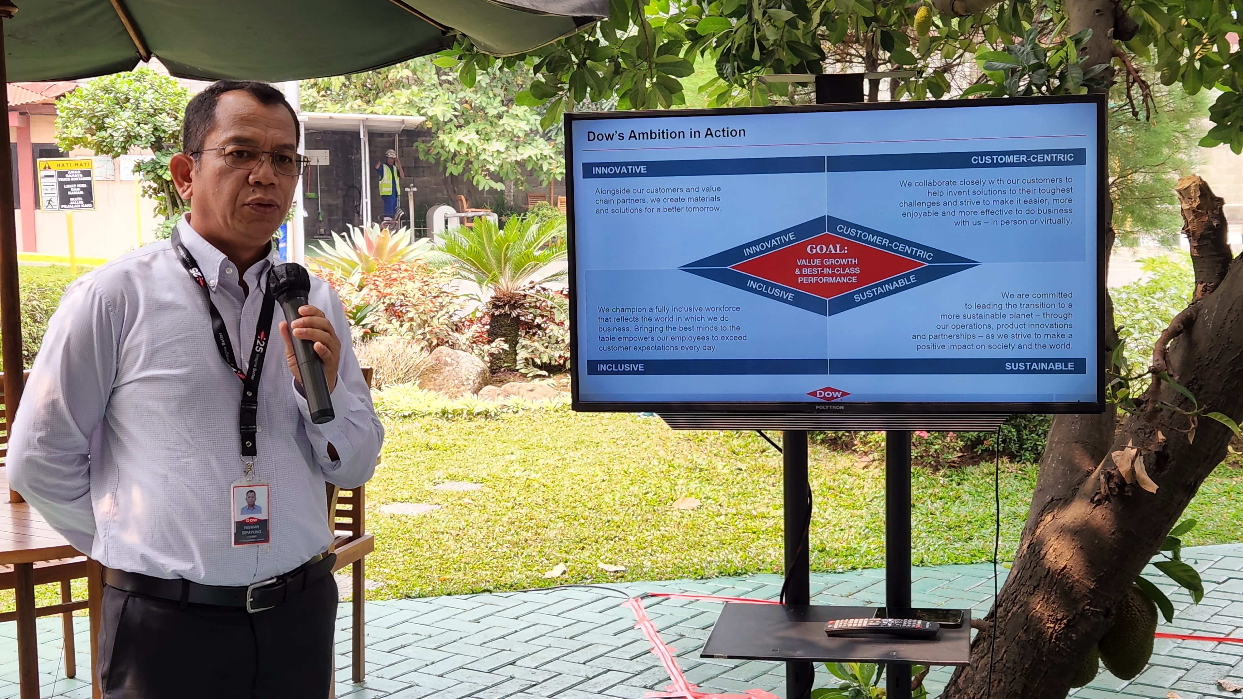 Presiden Direktur Dow Indonesia Riswan Sipayung.