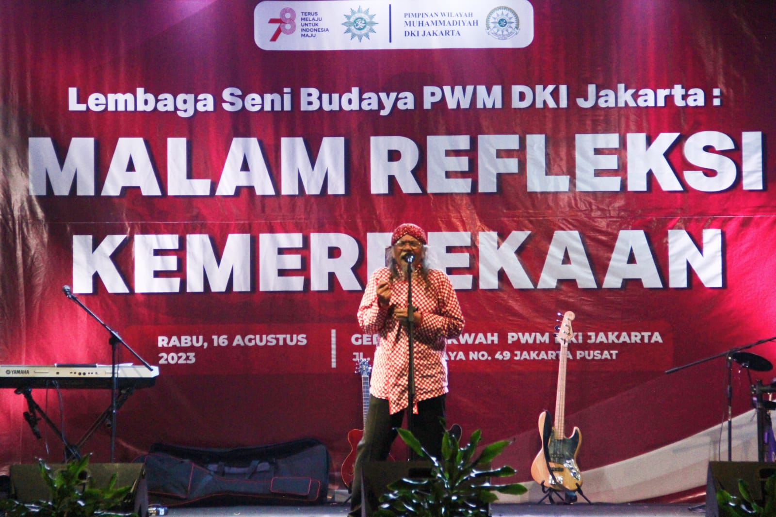 Malam Refleksi Kemerdekaan yang digelar Lembaga Seni Budaya PWM DKI Jakarta diisi dengan parade puisi.