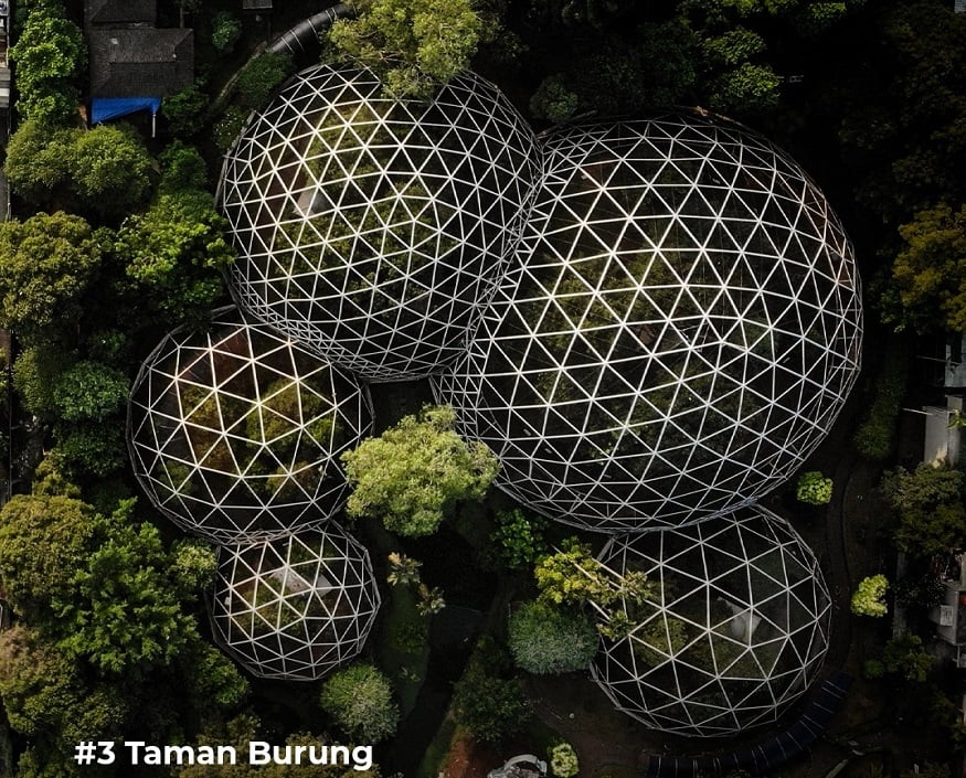 Taman Burung, salah satu destinasi unggulan di TMII, Jakarta.