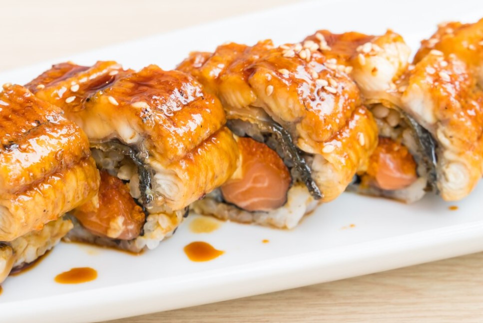 Ilustrasi--Ikan sidat dibuat sushi