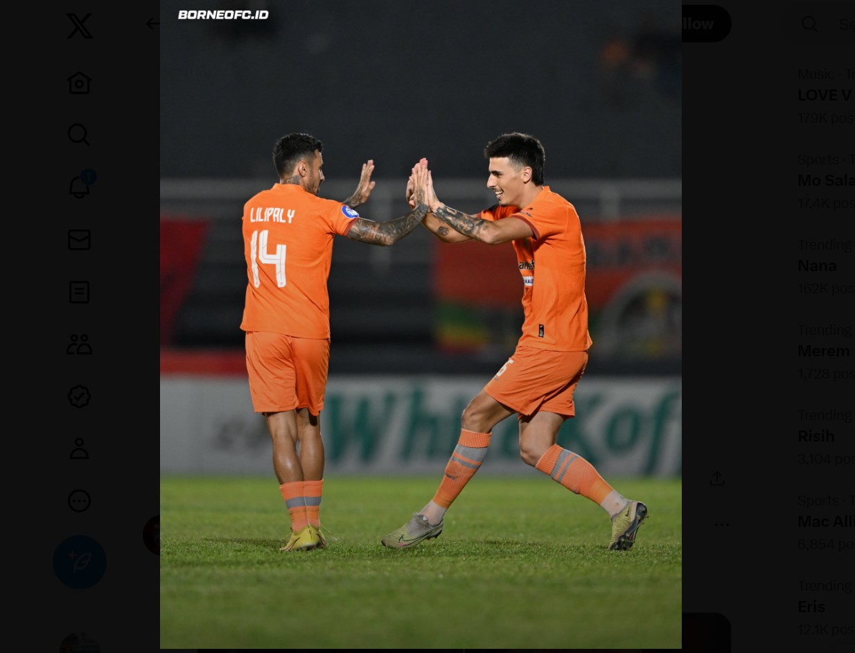 Duet pemain Borneo FC Stefano Lilipaly dan Silverio Junio melakukan selebrasi usai menjebol gawang Persikabo di laga Liga 1.