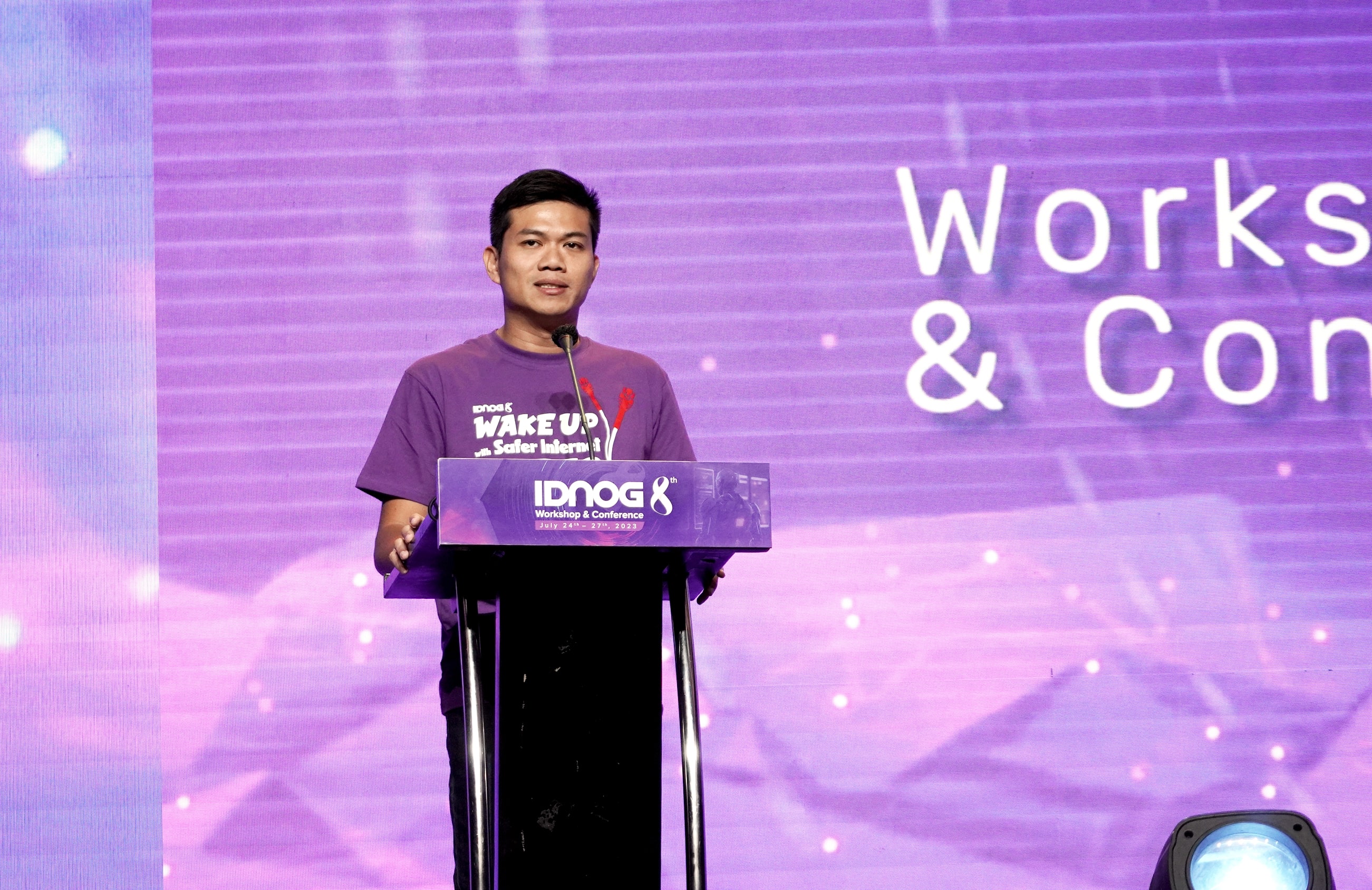 Ketua Umum APJII, Muhammad Arif, mengumumkan penyelenggaraan Indonesia Internet Expo & Summit (IIXS) 2023