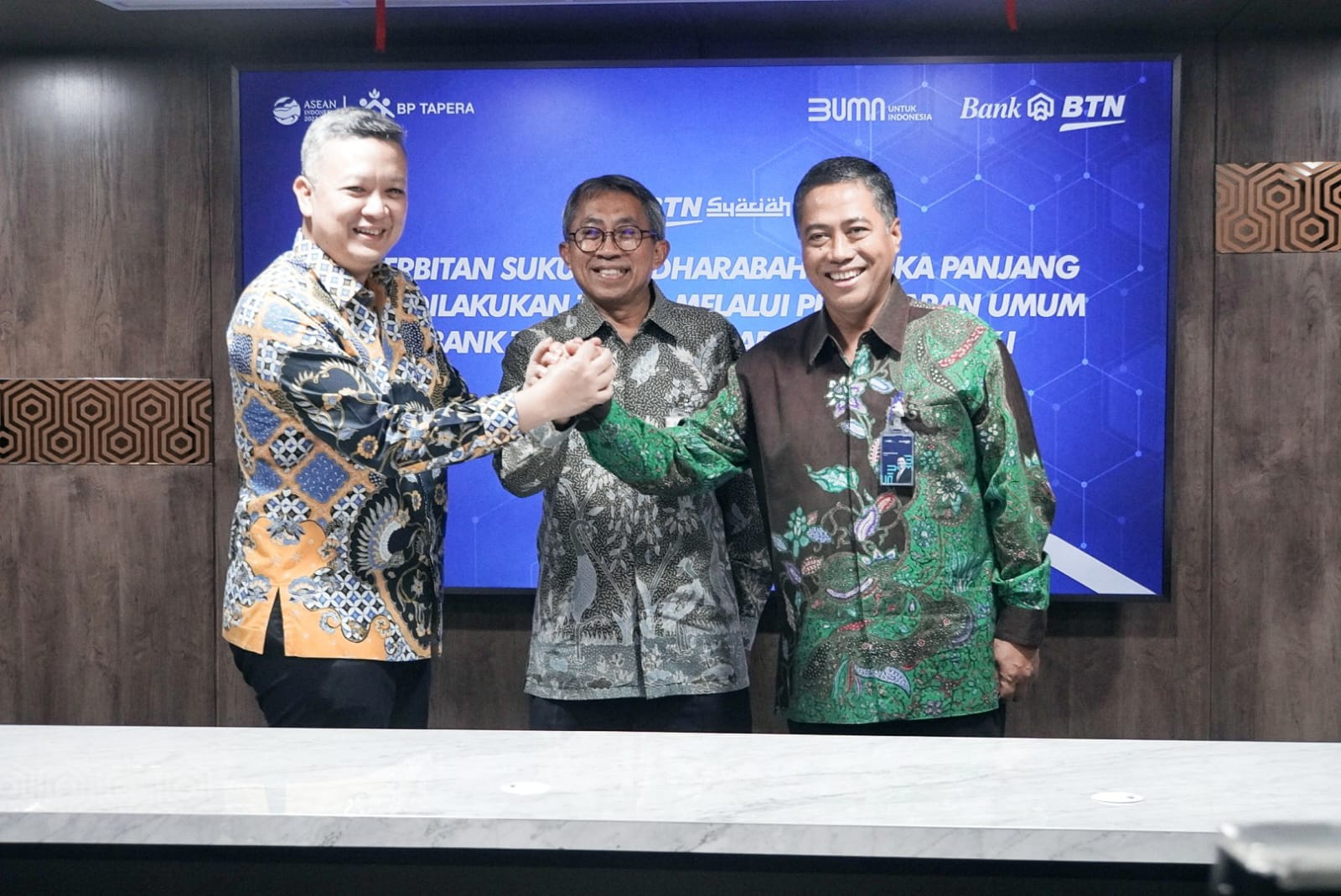 PT Bank Tabungan Negara (BTN) Persero besama dengan Badan Perencanaan (BP) Tabungan Perumahan Rakyat (Tapera) mengeluarkan Sukuk Mudharabah 
