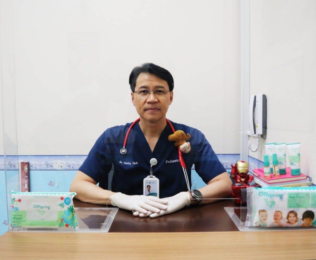 Dokter spesialis anak dr. Ferdy Limawal, SpA.