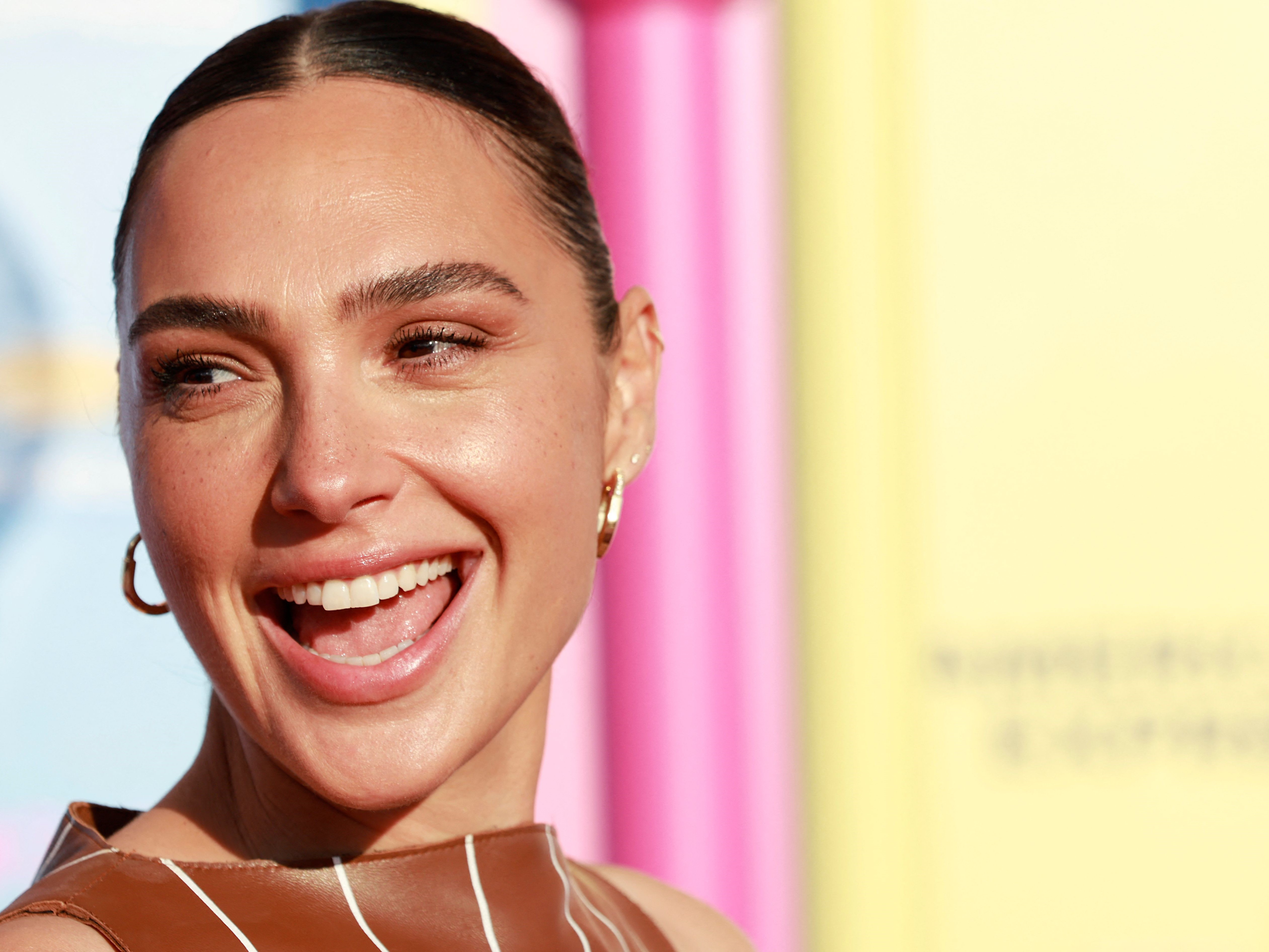 Aktris Israel Gal Gadot tiba untuk pemutaran perdana dunia Barbie di Shrine Auditorium di Los Angeles, pada 9 Juli 2023. 