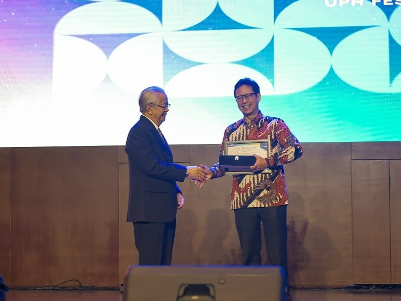Menteri Kesehatan Budi Gunadi Sadikin menjadi pembicara dalam  dalam seminar Distinguished Guest Speaker di UPH.
