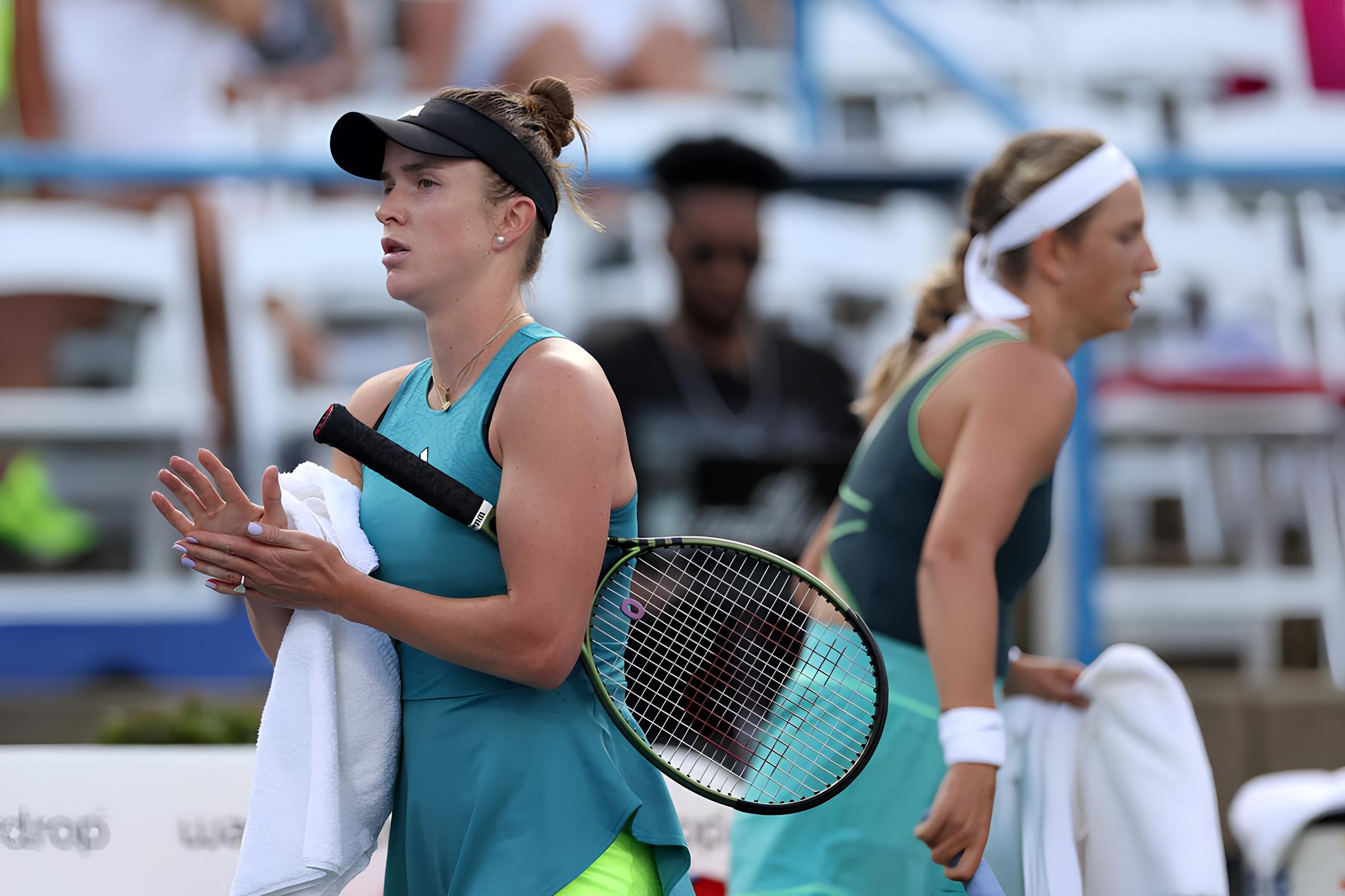 Petenis Ukraina Elina Svitolina (kiri) dan petenis Belarusia Victoria Azarenka (kanan).