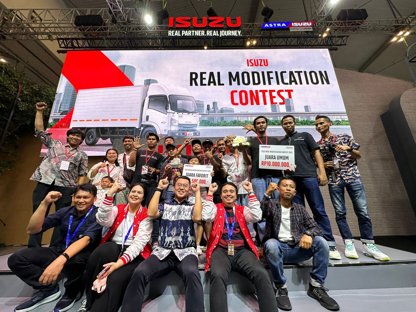 Penganugerahan pemenang di ajang Isuzu Real Modification Contest 2023