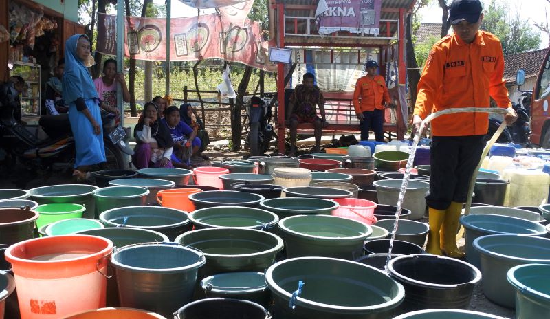 Pemkab Bogor Salurkan 970 Ribu Liter Air kepada Warga Terdampak Kekeringan