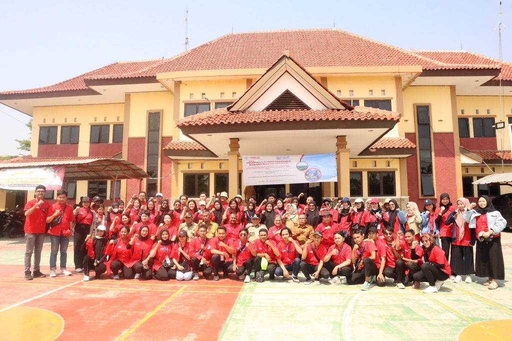 Mahasiswa peserta KKN UTA’45 Jakarta 2023 mengusung tema “Peran Riset Abdimas dan Inovasi untuk Masyarakat Pesisir dalam Pencapaian SDGs”.