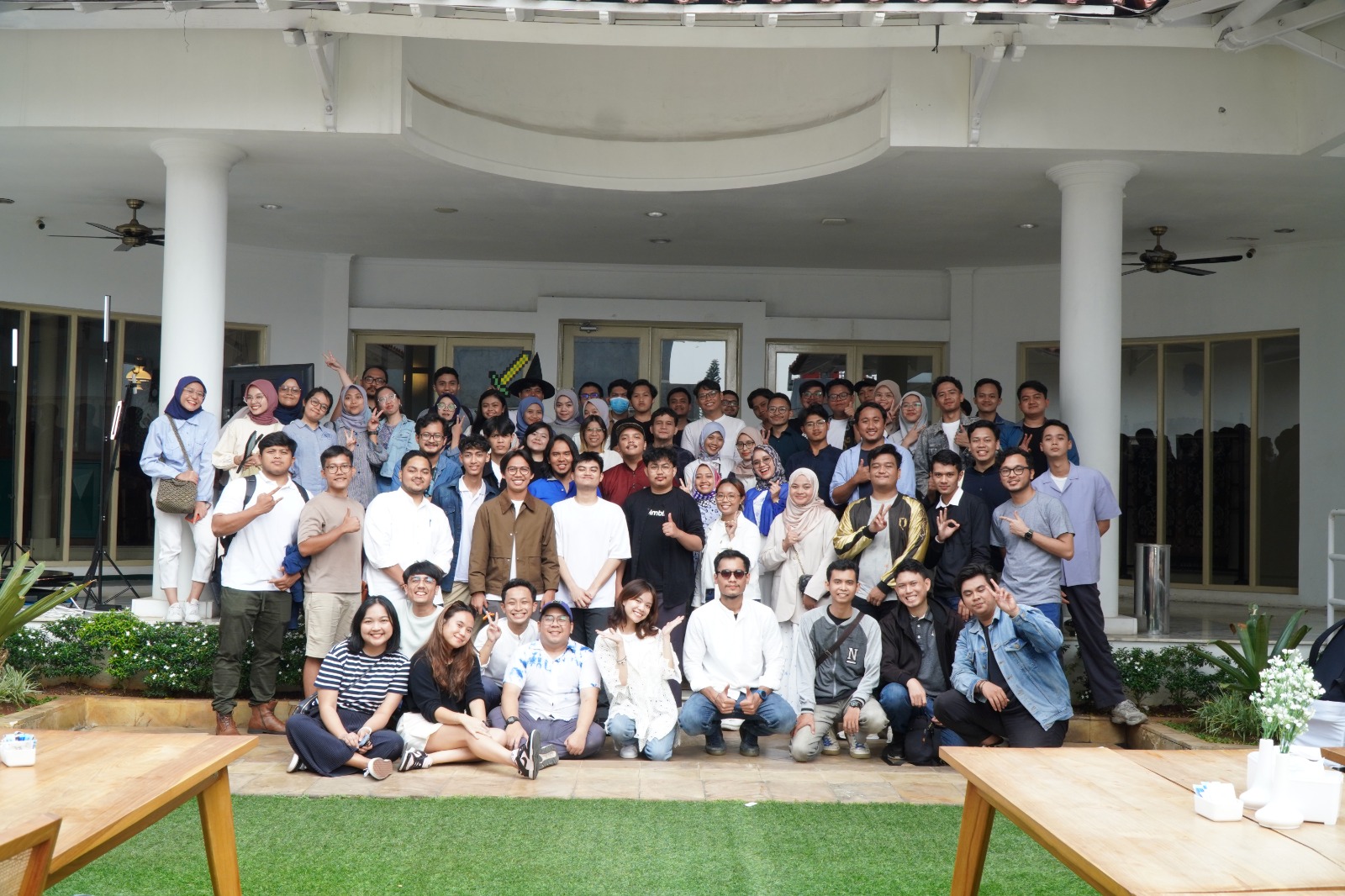 Tim Dibimbing.id dan peserta bootcamp Dibimbing.id.