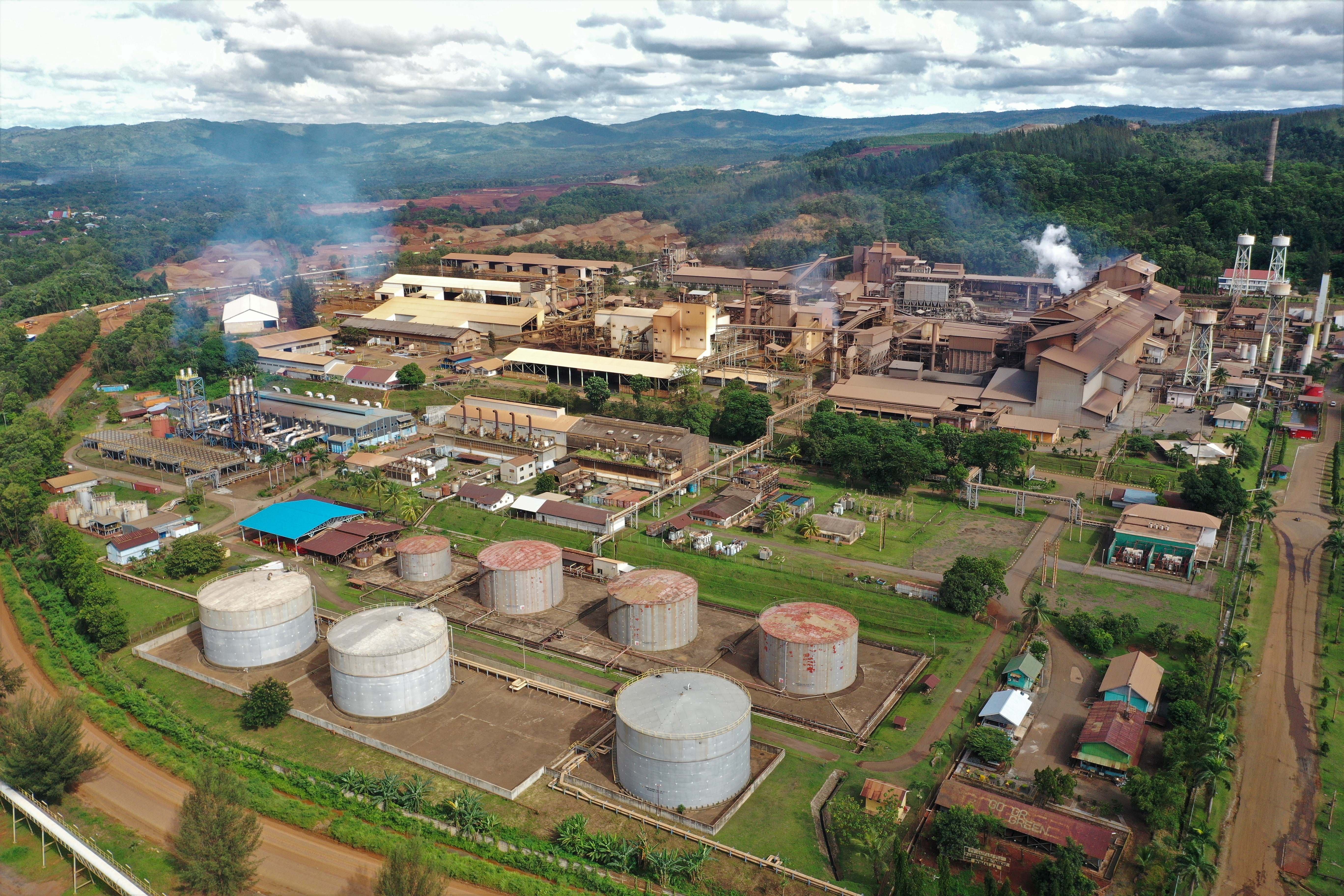  Foto udara aktivitas pemurnian nikel di areal pabrik smelter milik PT Antam di Kecamatan Pomalaa, Kolaka, Sulawesi Tenggara, Sabtu (17/12)