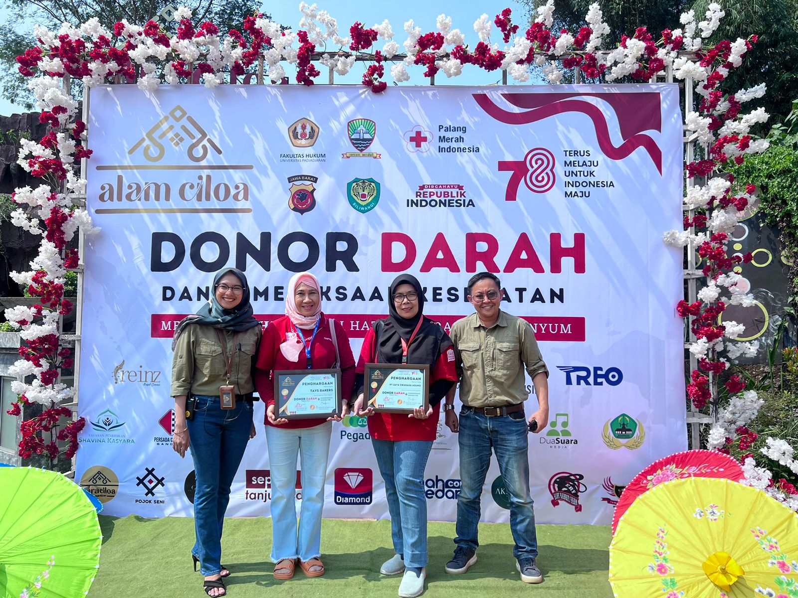 Tays Bakers melakukan kegiatan donor darah dan pemeriksaan kesehatan di Sumedang, Jawa Barat