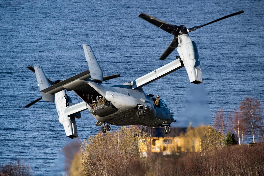 Helikopter tipe V-22 Osprey milik marinir AS yang jatuh di lepas pantai utara Australia.