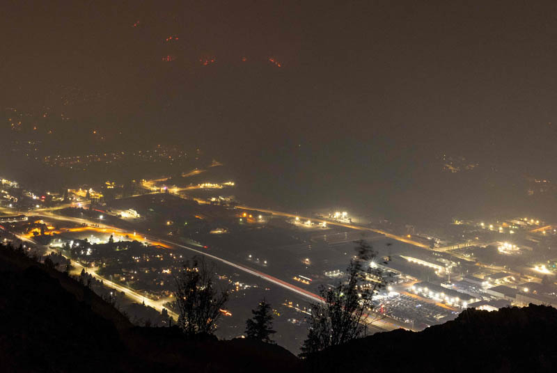 Penduduk Kanada Berlomba Untuk Mengungsi