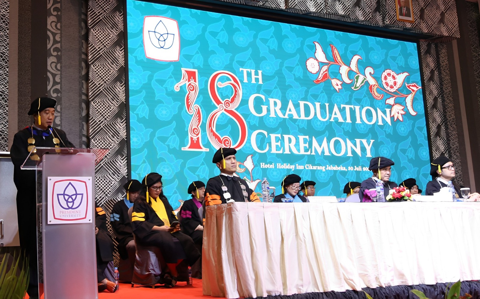 Wisuda kelulusan ke-18 Presiden University