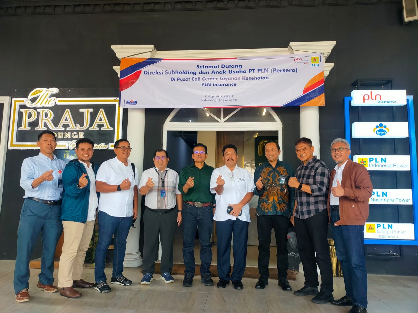 Kunjungan kerja direksi bidang SDM dan anak usaha PT PLN Persero ke kantor layanan call center PLN Insurance di Yogyakarta.