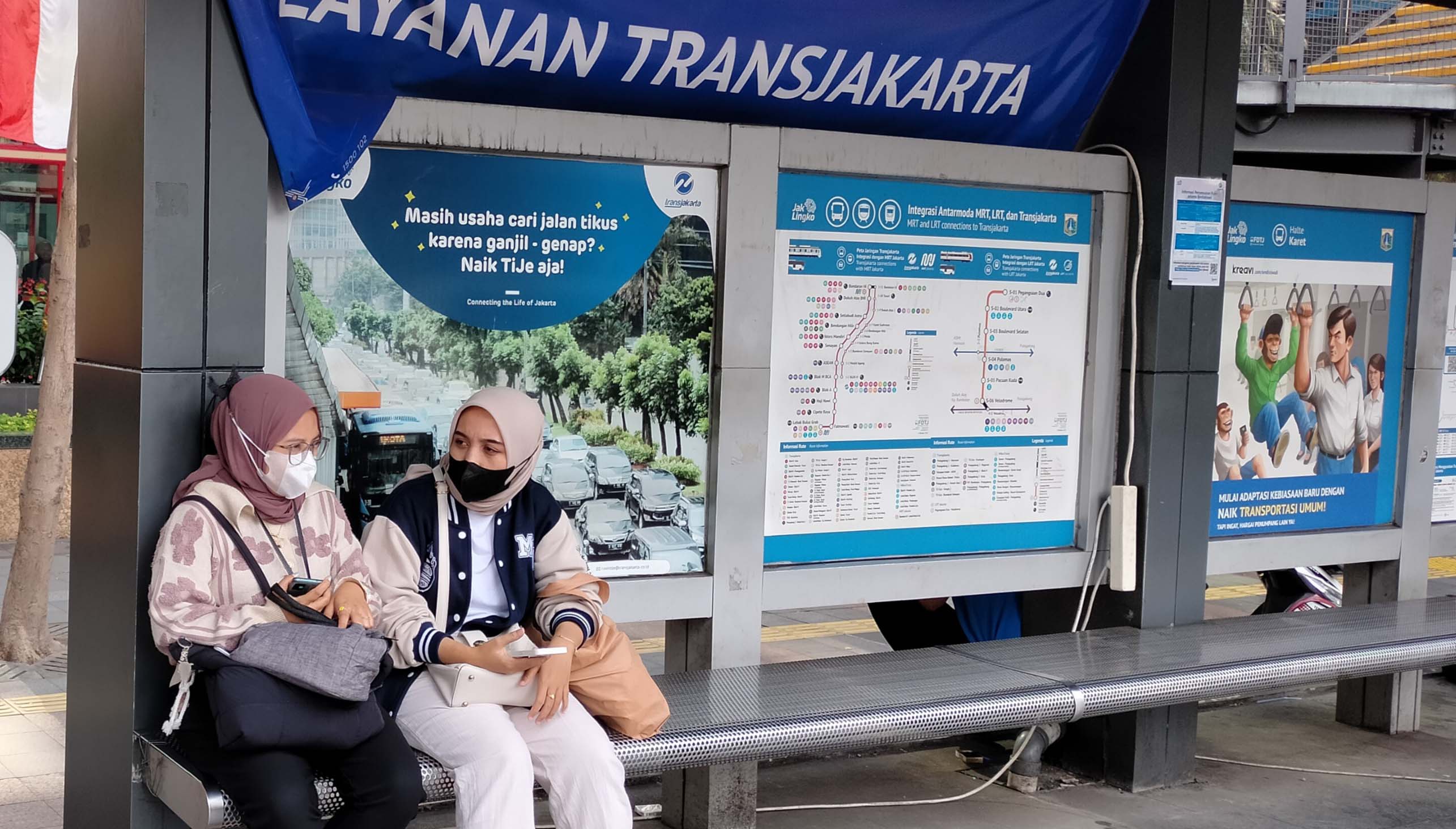 Warga kembali gunakan masker saat beraktivitas di DKI Jakarta karena polusi udara.