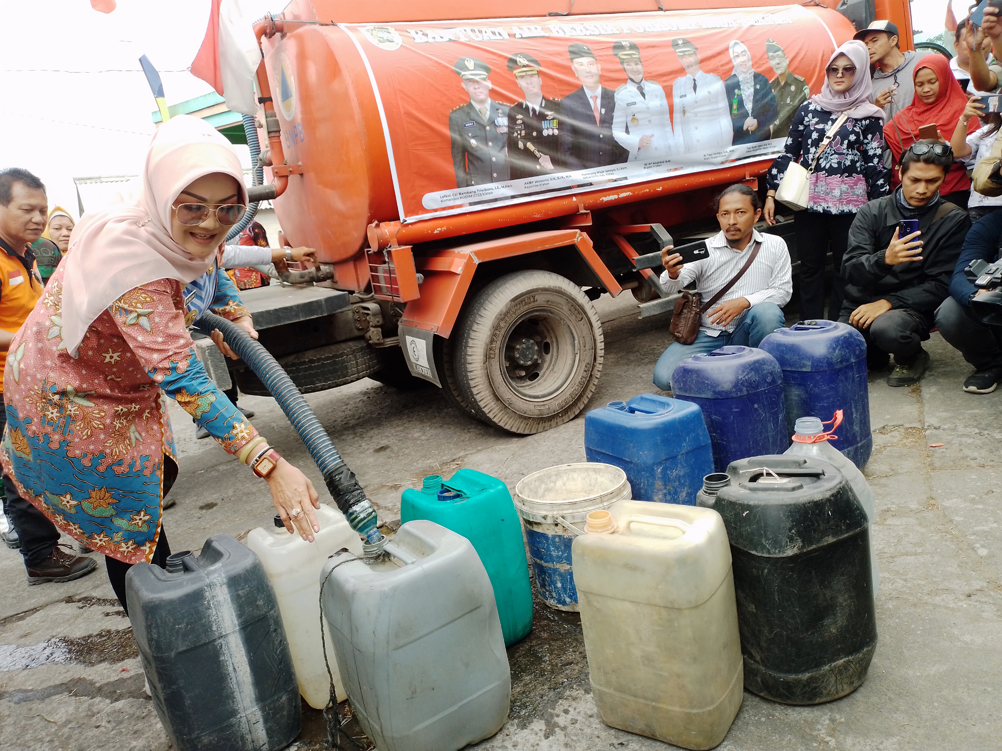 Bupati Klaten dan Forkopimda Salurkan Bantuan Air di Kemalang