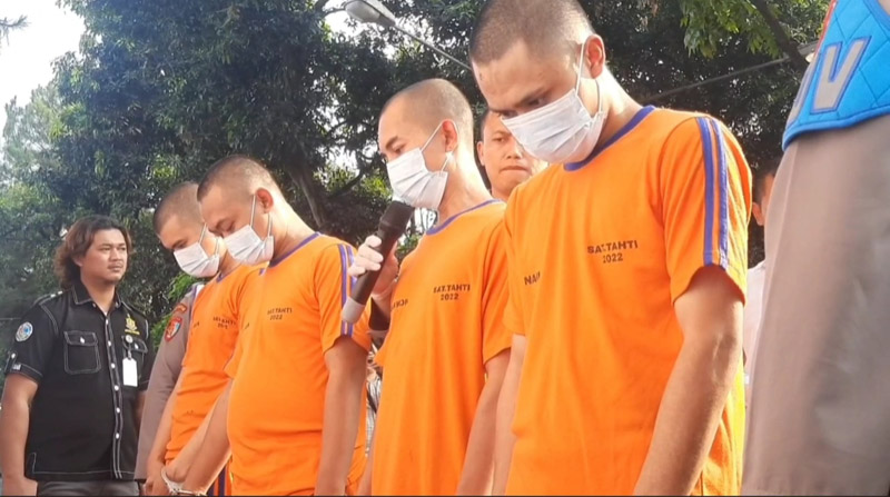 Kepolisian Purwakarta berhasil menangkap empat orang penedar narkoba yang bertransaksi menggunakan media sosial.