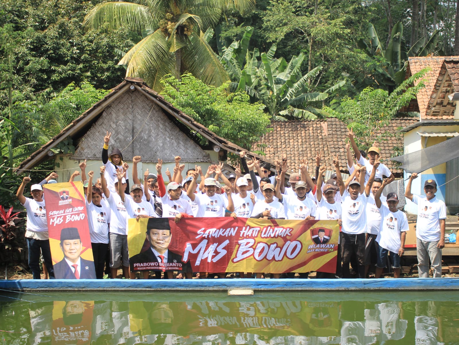 Tim Relawan Prabowo menggelar kegiatan memancing dan pembagian sembako di Tegalrandu, Kecamatan Klakah, Lumajang, Jatim.