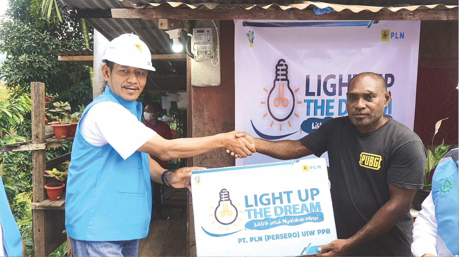 Bantuan Light Up The Dream pada Bulan Juli 2023 disalurkan masing-masing unit PLN ke 315 keluarga,