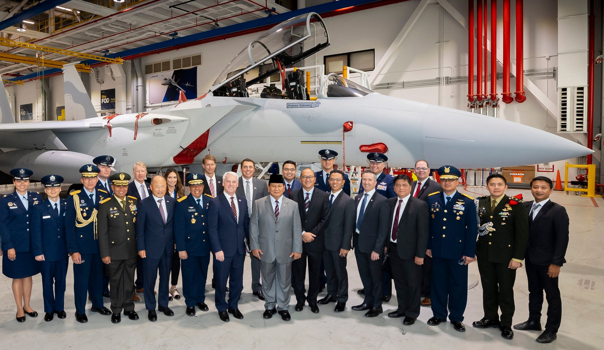 Menhan Prabowo saat mengunjungi fasilitas prosuksi pesawat tempur F-15EX Boeing di Amerika Serikat, 21 Agustus 2023.