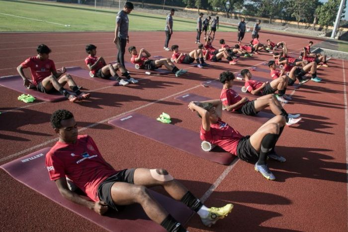 Para pemain Timnas U-17 mengikuti sesi latihan.