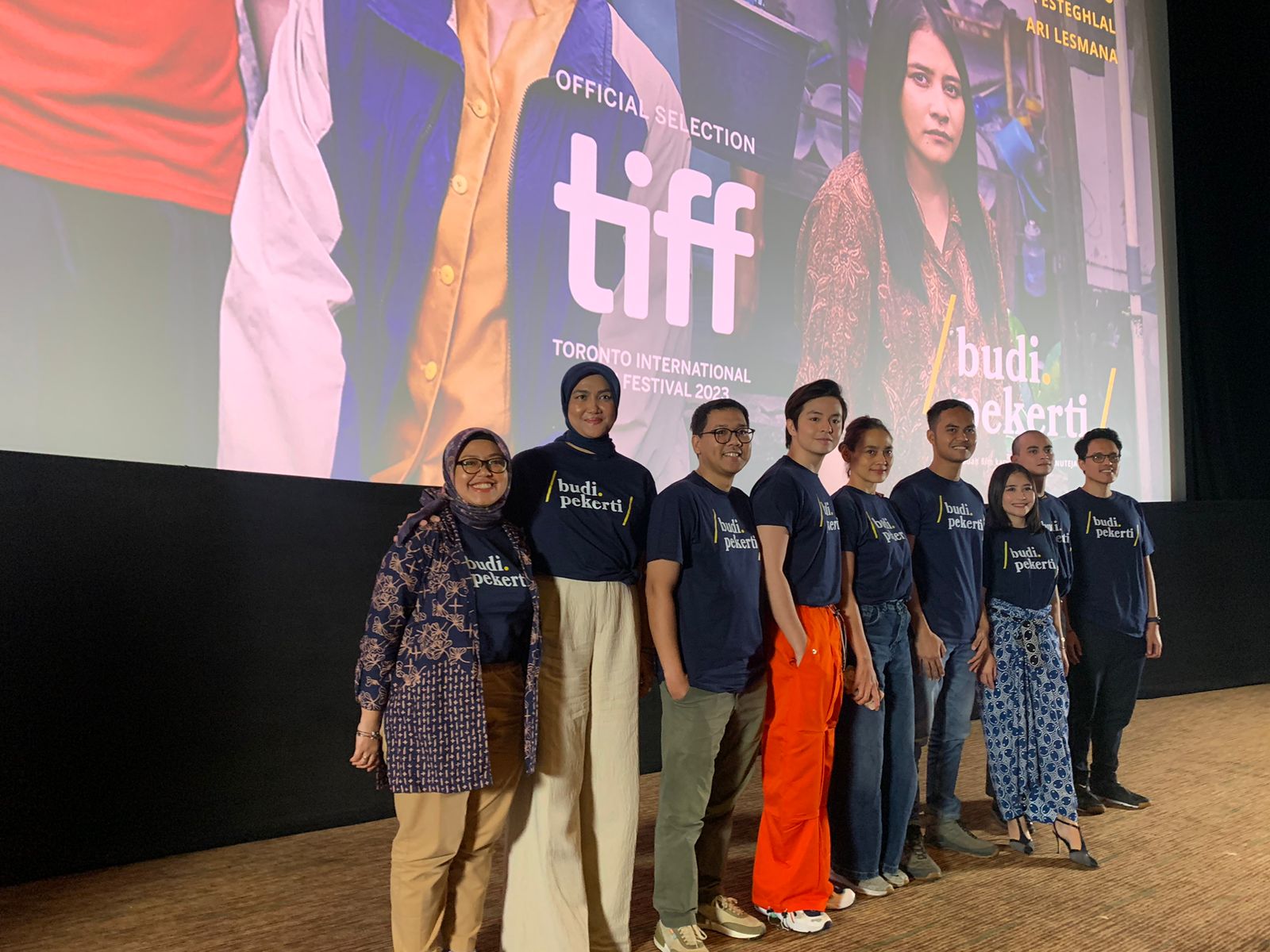 Para pemeran film Budi Pekereti di acara perilisan poster resmi film di XXI Epicentrum, Kuningan, Jakarta Selatan, Jumat (4/8).