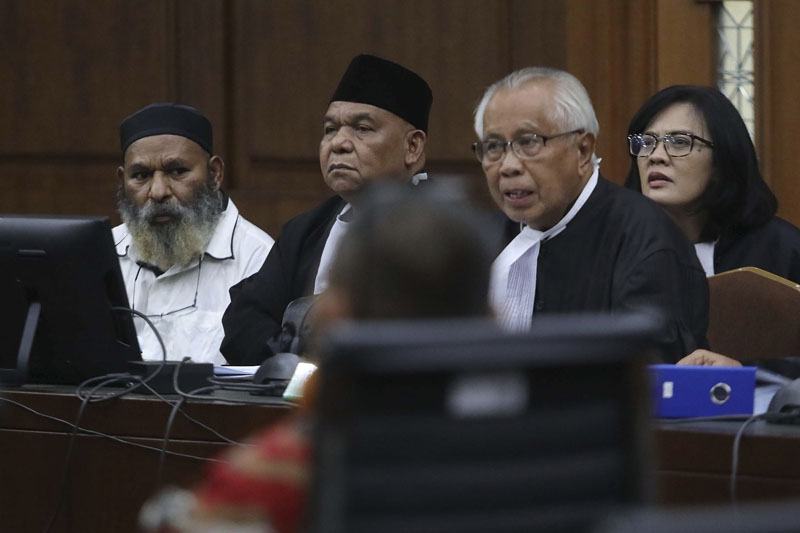 Tidak ada transaksi kebutuhan medis yang membuat KPK yakin Lukas ke luar negeri untuk berjudi.