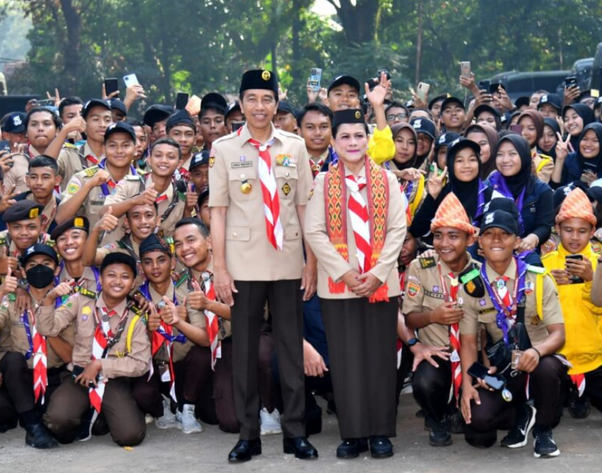 Presiden Jokowi dan Ibu Negara Iriana menghadiri Raimuna Nasional 2023 di Cibubur, Jakarta, Selasa (15/8).