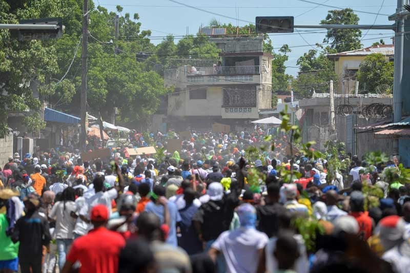Direktur Jenderal Kepolisian Frantz Elbé mengatakan penyelidikan insiden mematikan antara gangster dan pengikut gereja tidak terulang.