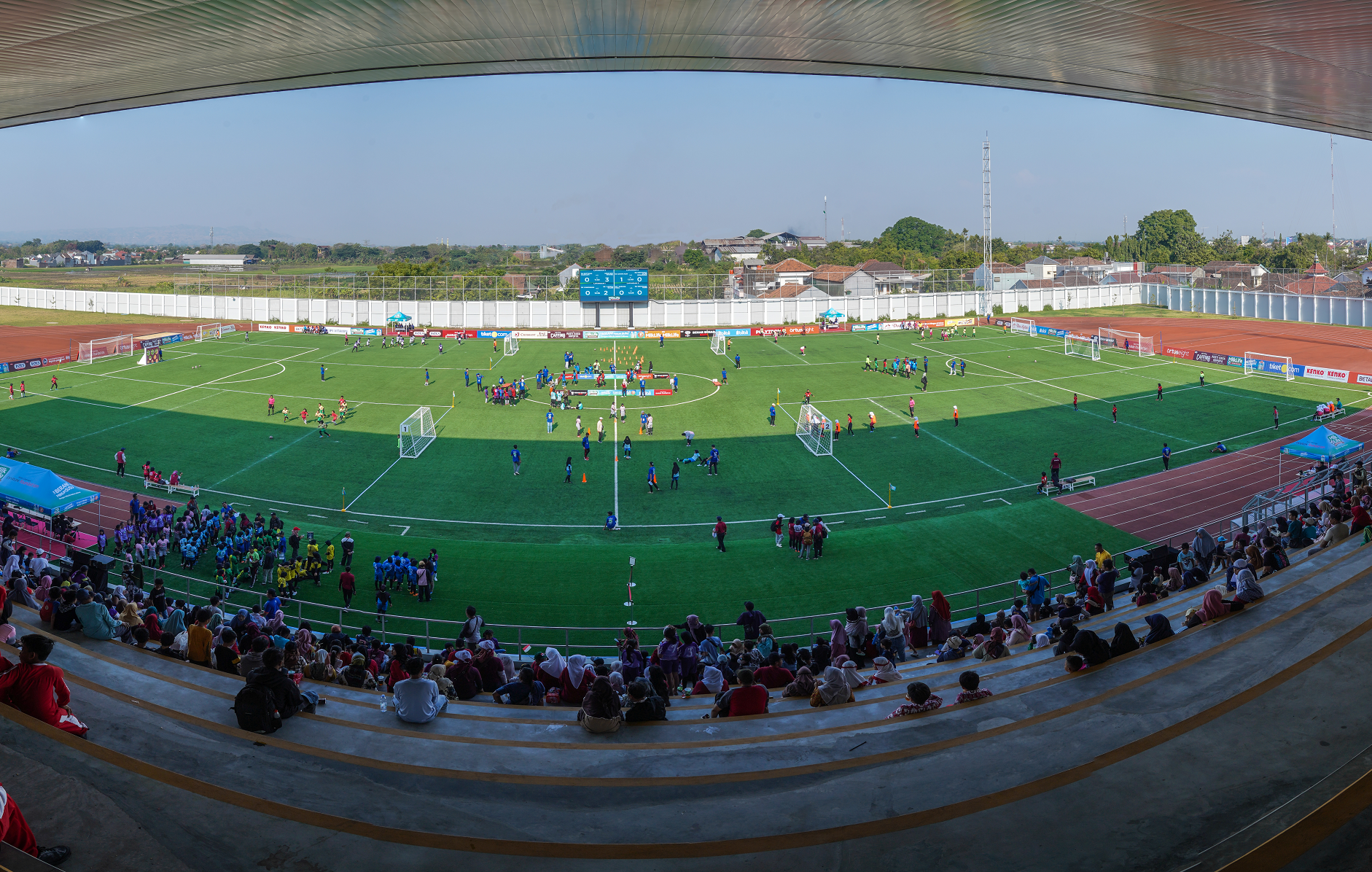 Suasana Supersoccer Arena, Rendeng, Kudus, Jawa Tengah ketika MilkLife Soccer Challenge 2023 Batch 2 berlangsung.