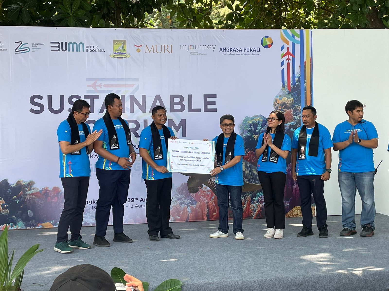 Penyerahan bantuan dari Angkasa Pura II dan Kick Andy Foundation kepada SD Negeri di Kepulauan Seribu, DKI Jakarta