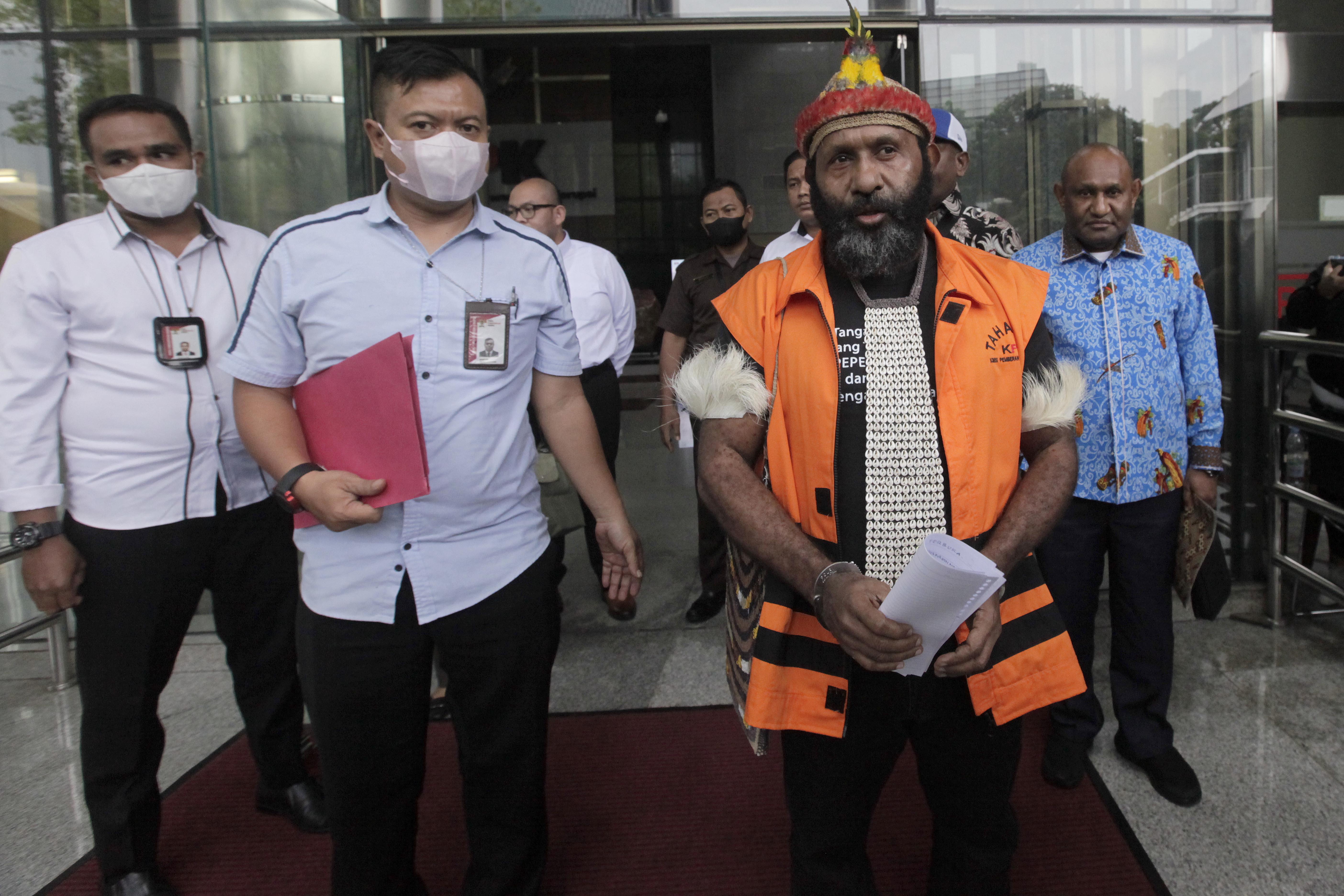 Tersangka dugaan tindak pidana pencucian uang (TPPU) Bupati Mamberamo Tengah nonaktif, Ricky Ham Pagawak.