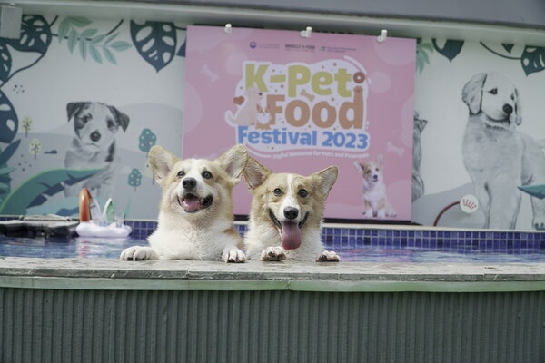 Ajang promosi produk pakan anjing dan kucing peliharaan asal Korea Selatan K-Pet Food Festival 2023 di Hyde Park, Central Market PIK, Jakut.