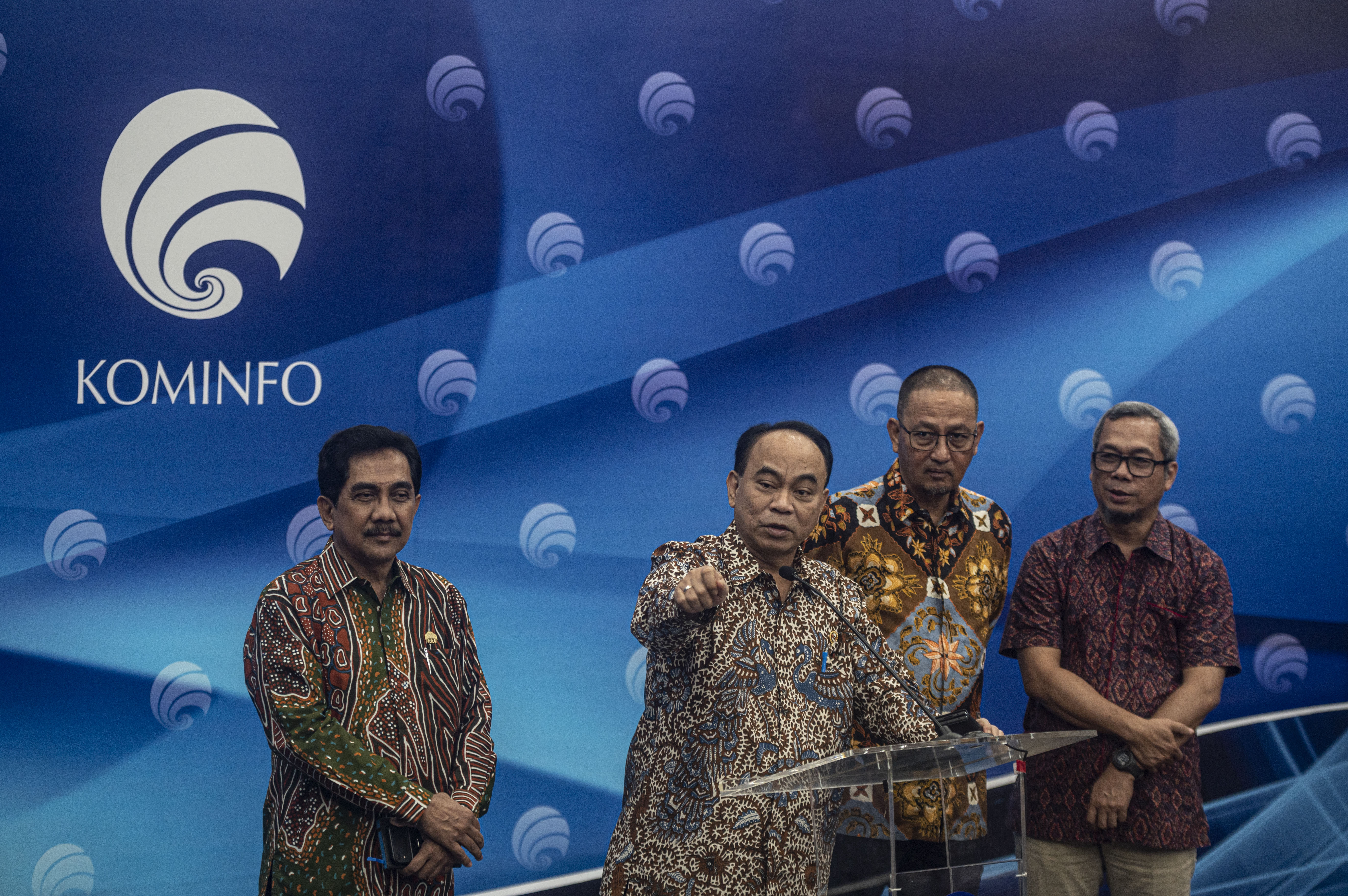 Menteri Komunikasi dan Informatika Budi Arie Setiadi (kedua dari kiri).