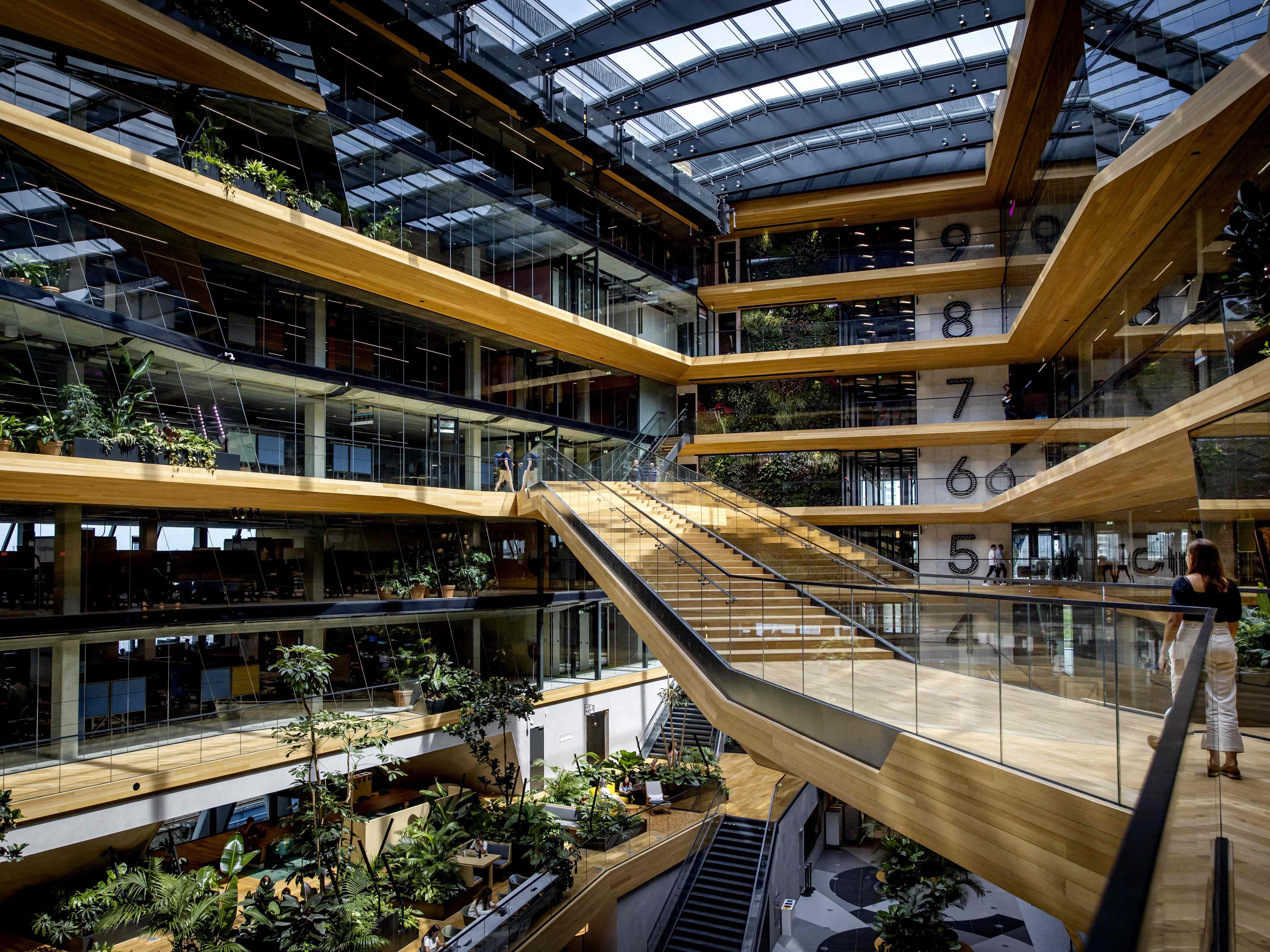 Foto yang diambil pada 26 Juni 2023 menunjukkan tampilan dalam perusahaan perjalanan online Booking, di Amsterdam.