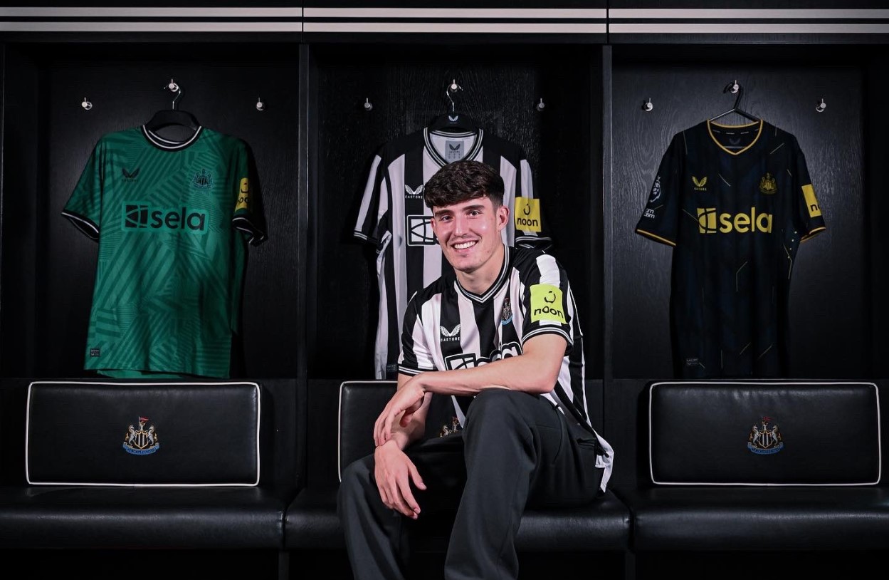 Bek Newcastle United Tino Livramento