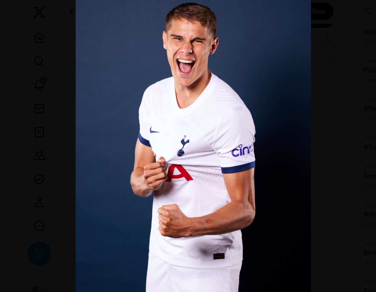 Bek Tottenham Hotspur Micky van de Ven