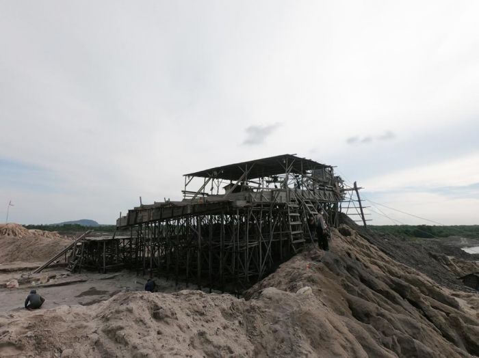 Ilustrasi tambang timah.