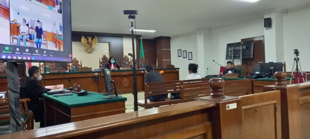Ernawati Yohanis ketika menjalani sidang di Pengadilan Negeri Makassar