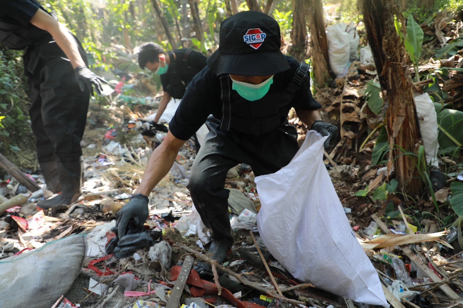 SiCepat gelar kegiatan bersih-bersih Merdeka dari Smapah di aliran anak sungai Tjipaganti.