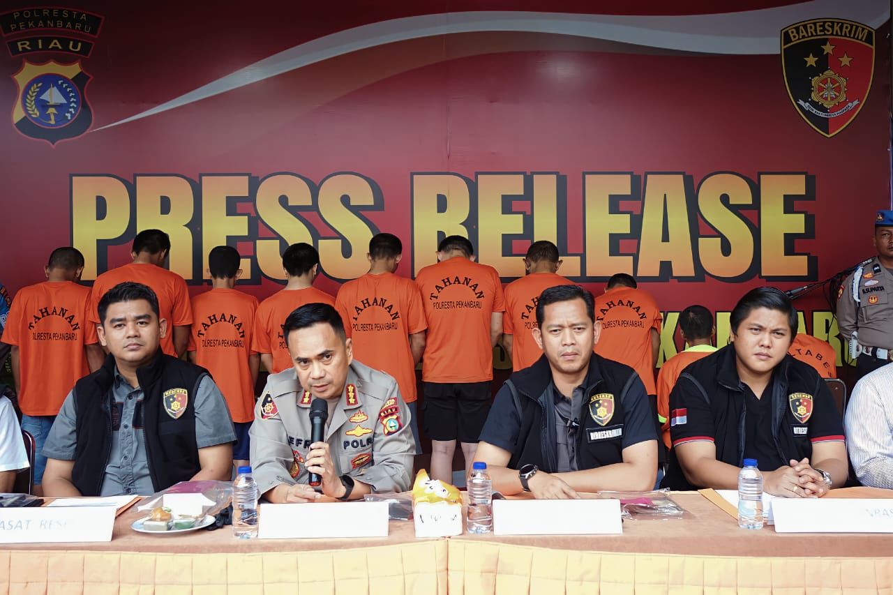 Kapolresta Pekanbaru Kombes Pol Jefri RP Siagian mengapresiasi kinerja timsus gabungan yang kembali mengamankan 10 tersangka dalam 10 hari.