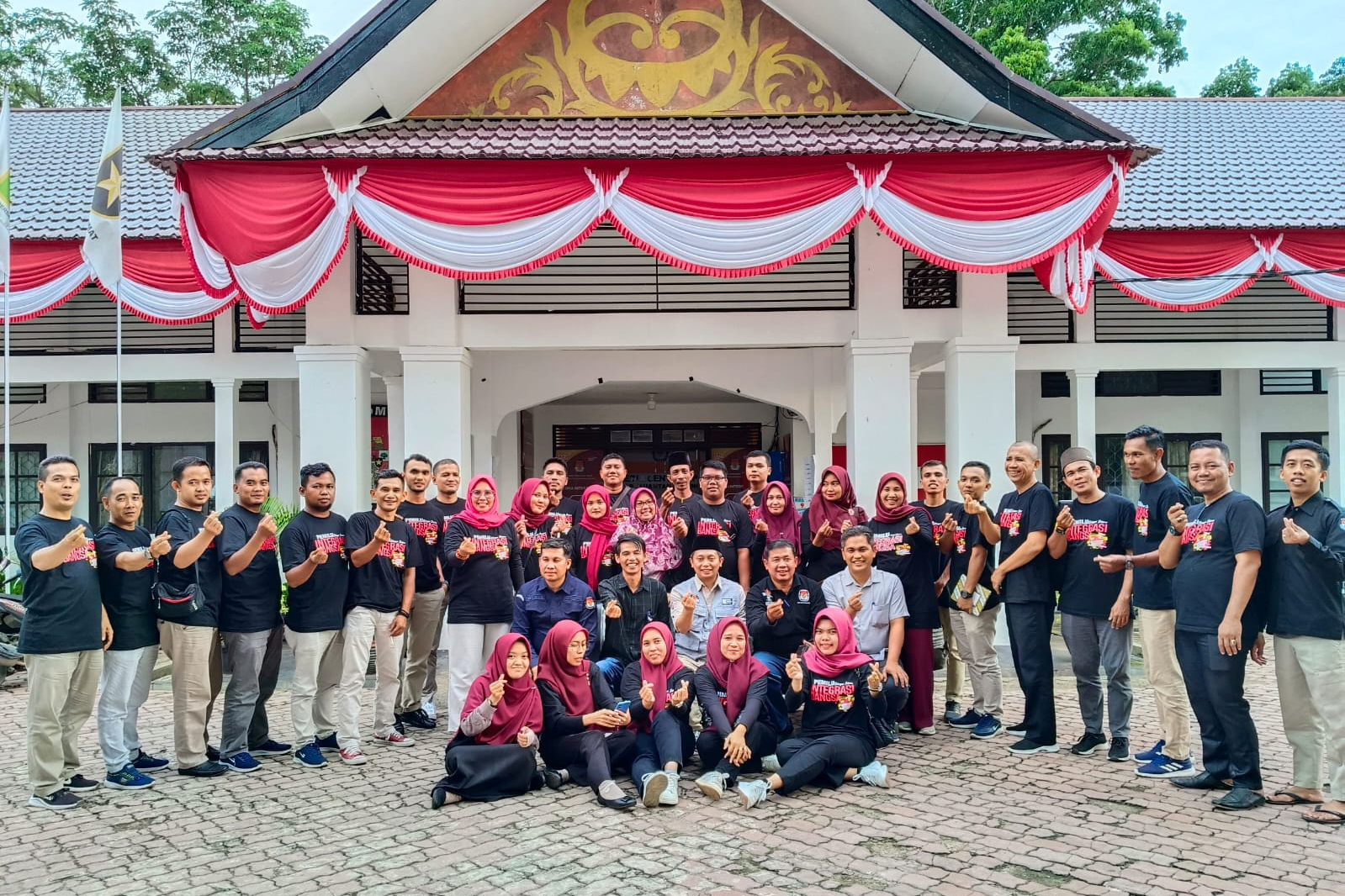 Komisi Pemilihan Umum (KPU) Riau, Rabu (23/8), melakukan sosialisasi Pemilu 2024 di ajang Pacu Jalur Nasional.