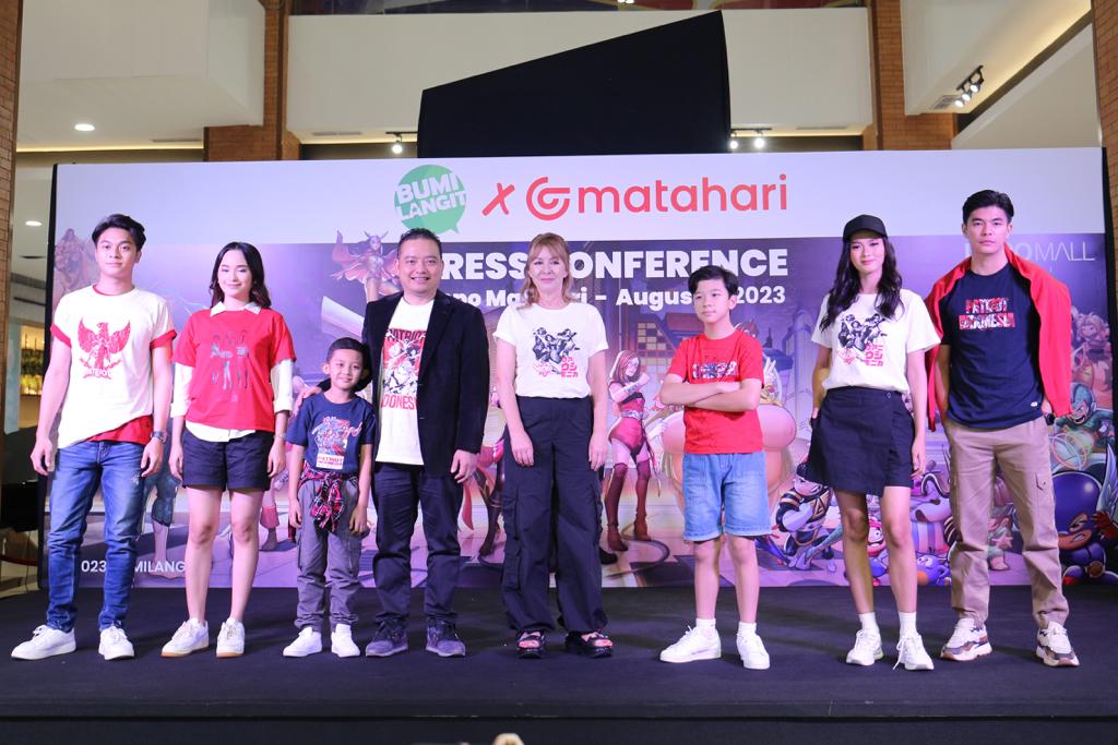 Ritel Matahari dan Bumilangit berkolaborasi menghadirkan koleksi fesyen superhero lokal.