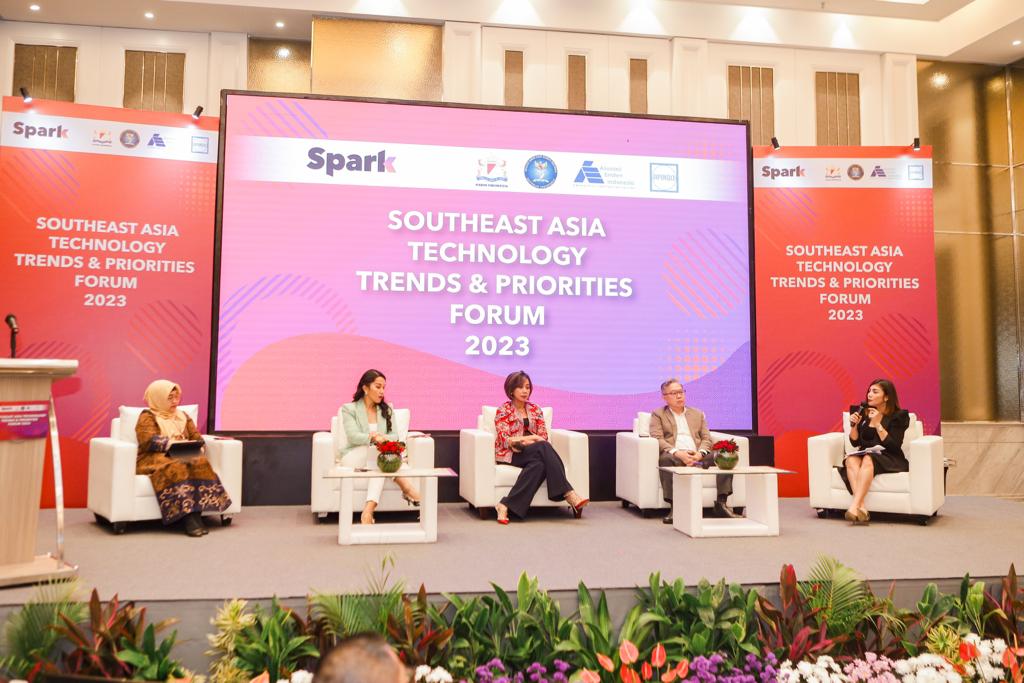 Diskusi mengenai digitalisasi yang dihelat Spark