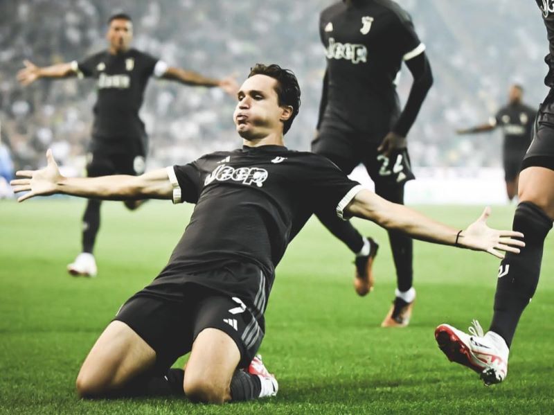 Para pemain Juventus melakukan selebrasi.