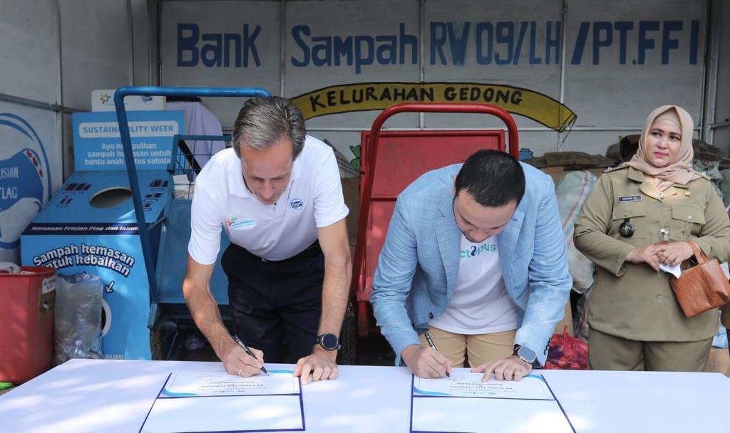 Rangkul Sociopreneur Octopus, Frisian Flag Perkuat Program Pemilahan Sampah
